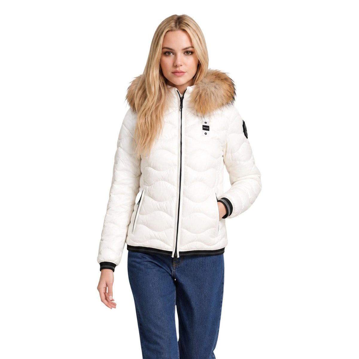 Image 6 : Jaquette femme Blauer. blanche portée, vue de profil sur mannequin — Delvale