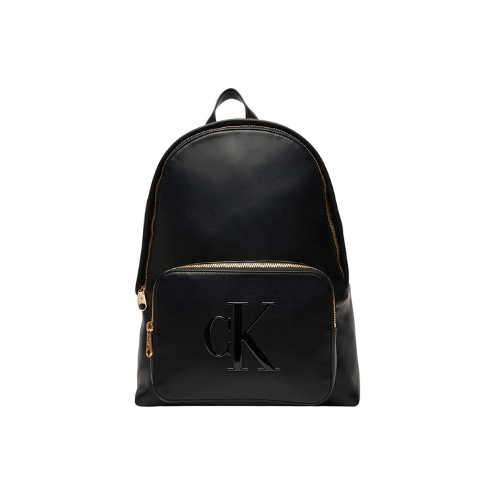 Image 1 : Sac à dos Calvin Klein femme noir avec grand monogramme CK et zips dorés, vue de face — delvale