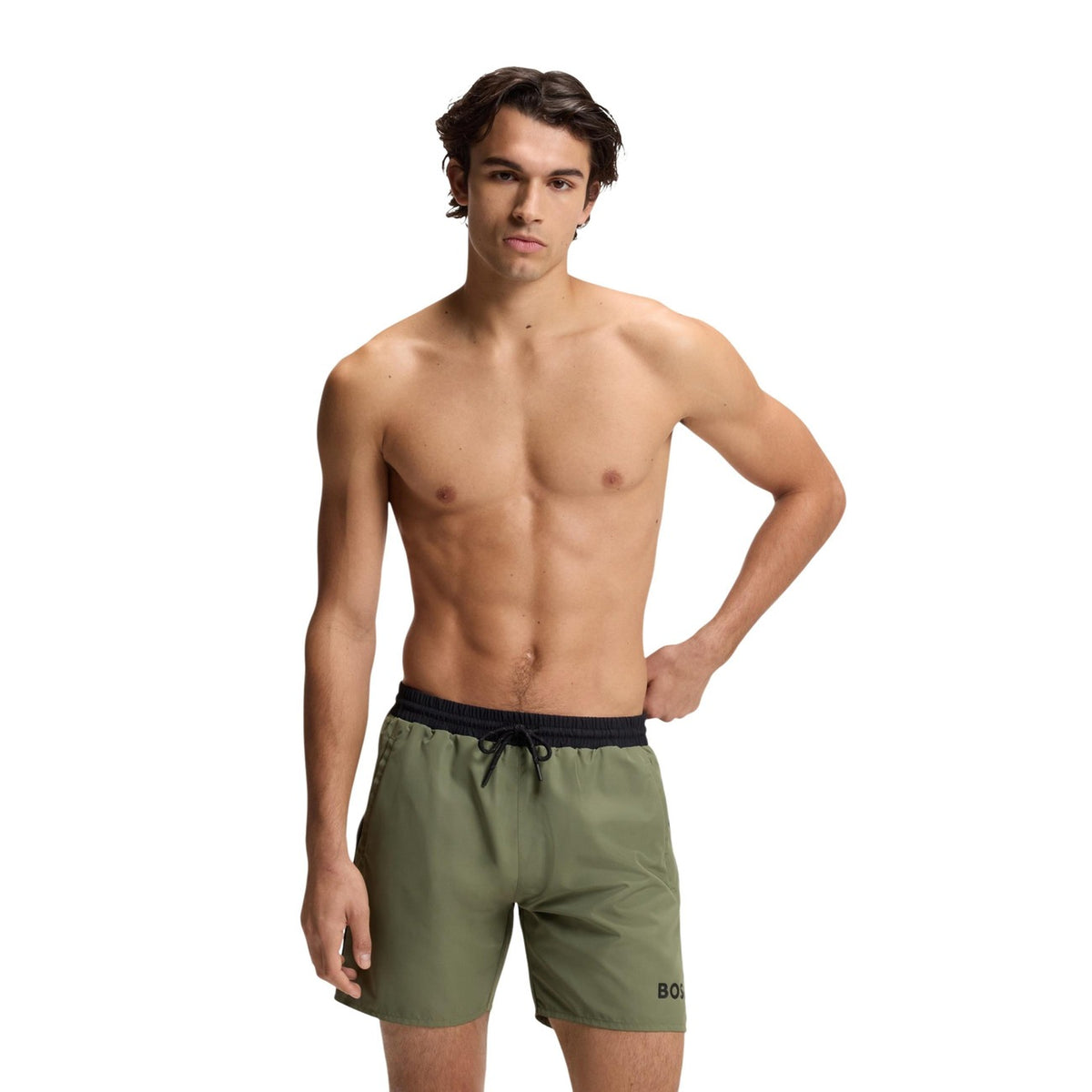 Short de bain Boss homme coloris kaki — vue portée décontractée