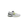New Balance 1906 damesschoenen in grijs met groene details.