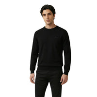 Image 1 : Homme portant un pull col rond noir Antony Morato en pur coton, coupe slim, logo discret sur la poitrine, fond blanc — 9yvwh4-xt